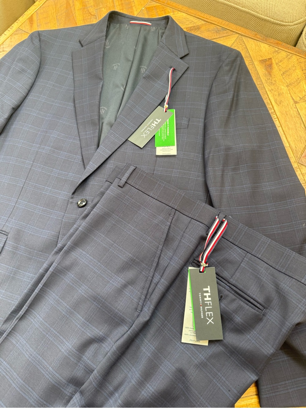 Tommy Hilfiger Navy Windowpane Two-Piece Suit 46L pants 40x34